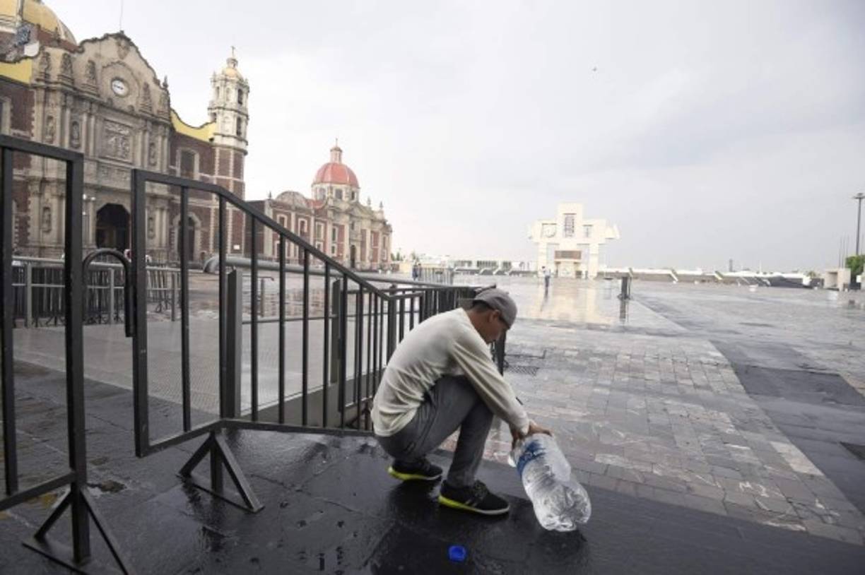 Los migrantes centroamericanos se encuentran preocupados ante su situación una vez acabe la caravana. No tienen recursos para moverse, un sitio donde alojarse ni comida una vez finalizado el conocido como 'Viacrucis de migrantes'.