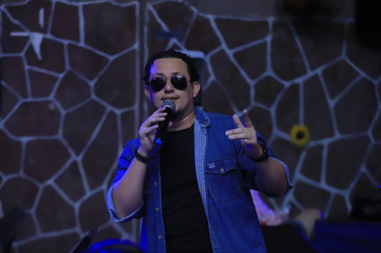 Álvaro Cano puso el toque de rock con algunos temas como “Lamento Boliviano”, “Hojas secas”, “La Planta”, entre otros.