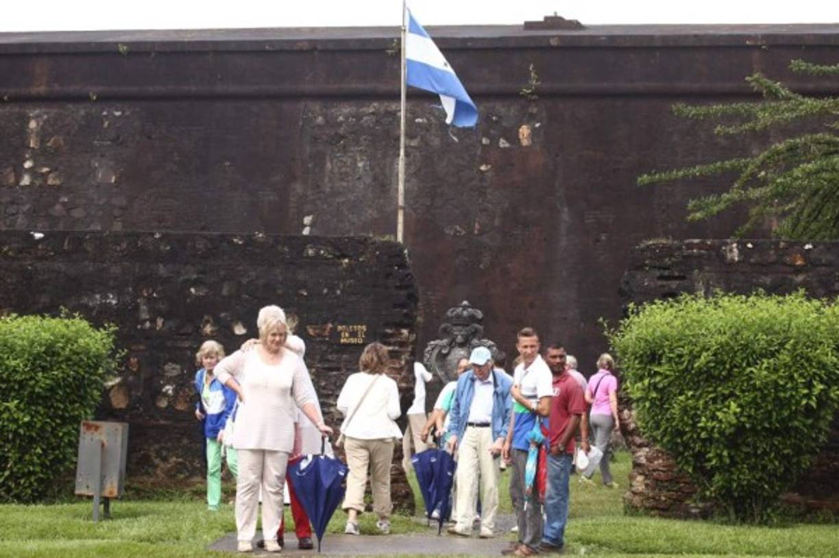 La mayoría de los turistas que llegaron en el crucero a Puerto Cortés son alemanes.