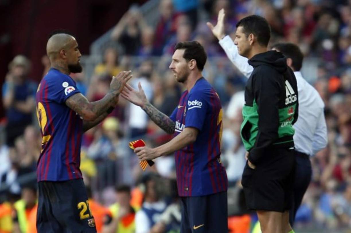 Lionel Messi tuvo que ingresar por Arturo Vidal para rescatar al Barcelona en el minuto 55.