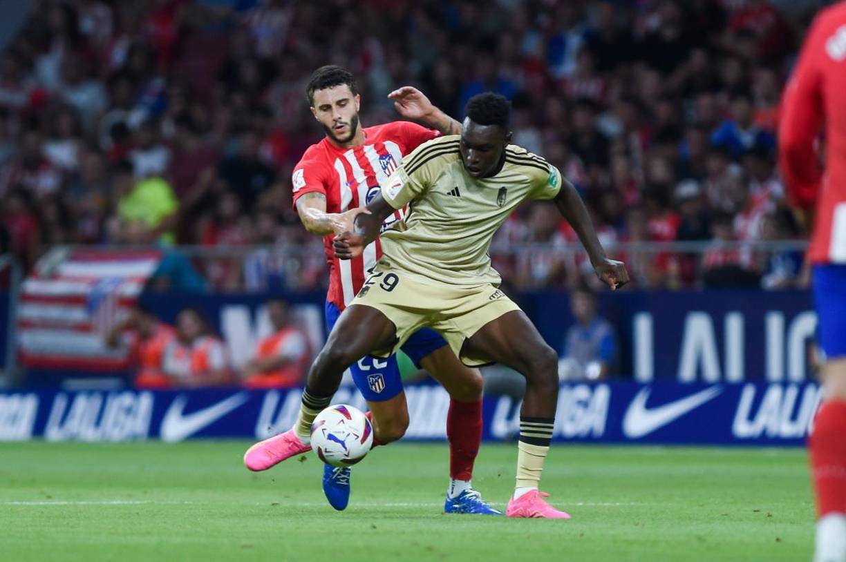 El Atlético de Madrid ha fichado al delantero español Samu Omorodion, procedente del Granada, según medios de España. El cuadro rojiblanco pagará los 6 millones de la cláusula y lo cederá. Apunta al Cádiz.