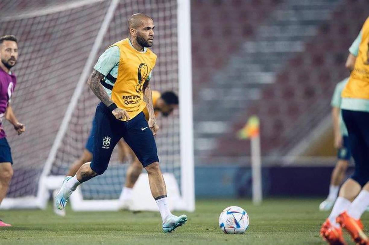 Según relatan en La Vanguardia, un funcionario le llevó la cena y el futbolista de 39 años solo comió un poco de fruta. 