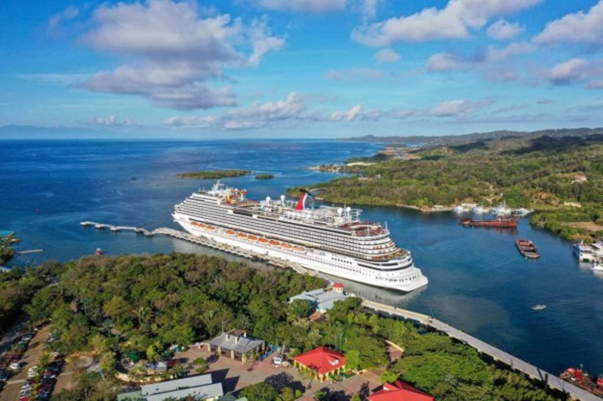 El Carnival Vista llegó a Roatán en horas de la mañana con un aproximado de 2,500 a 3,000 mil turistas procedente de la ciudad de Galveston, Texas y seguirá su rumbo en horas de la tarde con destino a Belice y Cozumel.
