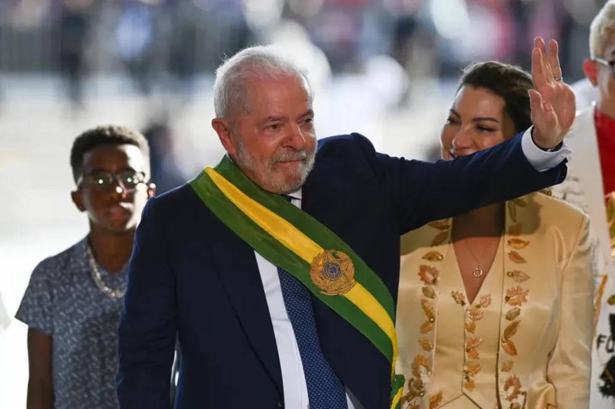 El documento que describe el frustrado magnicidio fue impreso en dos ocasiones en el Palacio de Planalto, sede de la Presidencia, y “aprobado” por el general retirado Walter Braga Netto, quien fue ministro de la Presidencia y de Defensa de Bolsonaro, en una reunión realizada en su residencia el 12 de noviembre de ese año.