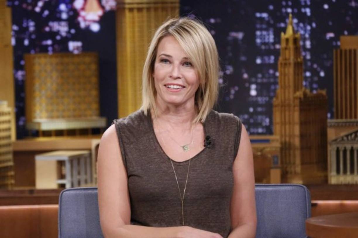 La comediante Chelsea Handler culpó a Trump de los incendios. 'Acabo de evacuar mi casa. Pareciera que Donald Trump le está prendiendo fuego al mundo entero. Literalmente y figurativamente. Mantengánse a salvo todos. Tiempos oscuros', escribió la demócrata en su cuenta de Twitter.