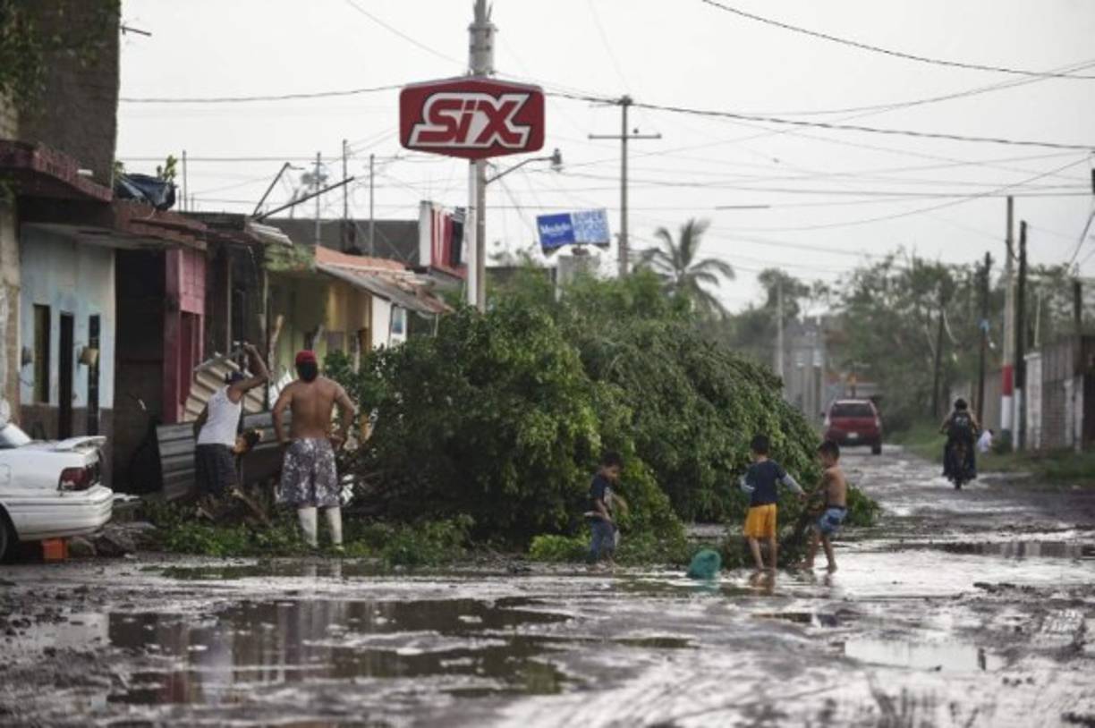 Hasta el momento no se reportan víctimas sólo daños materiales.