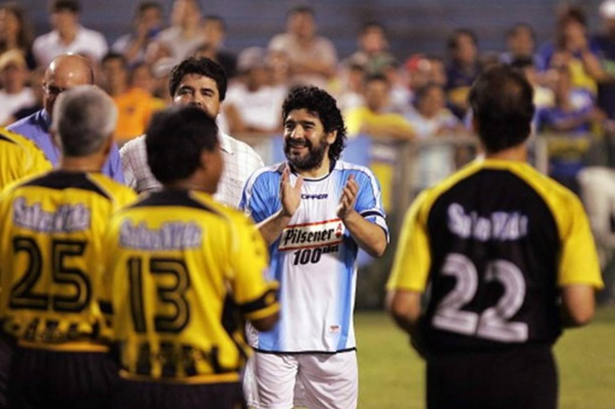 En el año 2006 pisó suelo hondureño, estuvo presente en una gira de showbol realizado en el estadio Olímpico de San Pedro Sula.