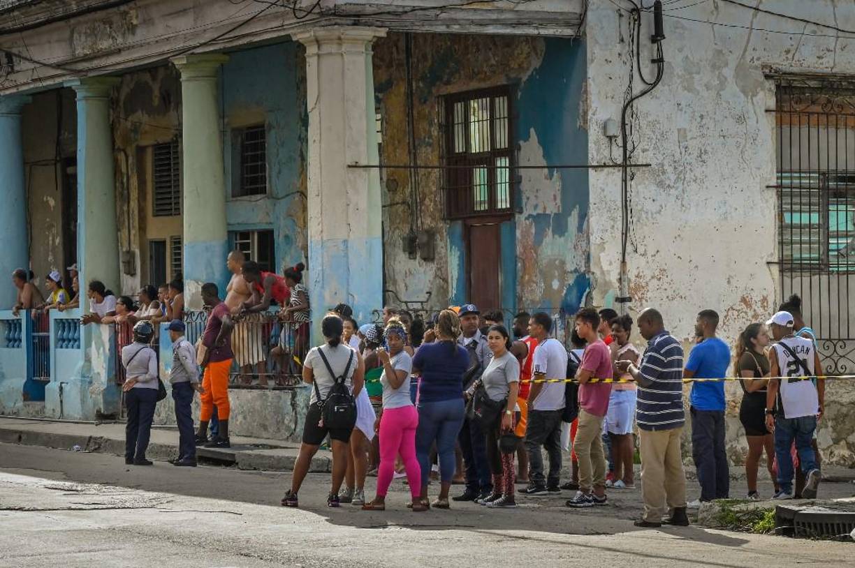 Las protestas, aunque en su mayoría de menor entidad, vienen sucediéndose en Cuba desde hace meses, principalmente por el descontento generado por la crisis energética que vive el país, que provoca largos apagones diarios, a veces de hasta 12 horas seguidas.