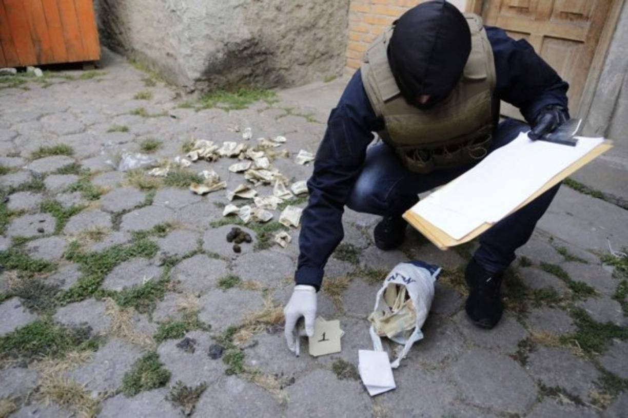 Un agente de la FNAMP contaba la evidencia.