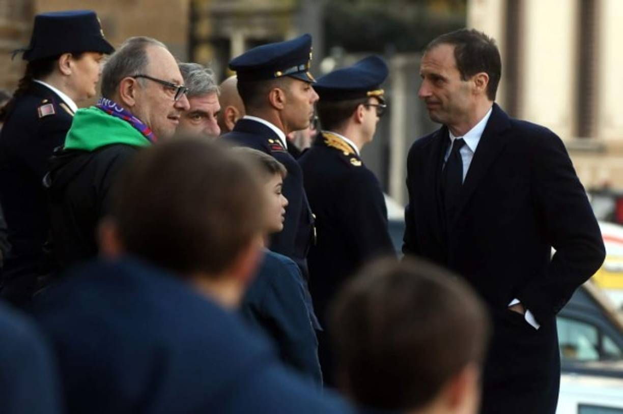 Massimiliano Allegri, entrenador de la Juventus, asistió al funeral del capitán de la Fiorentina.