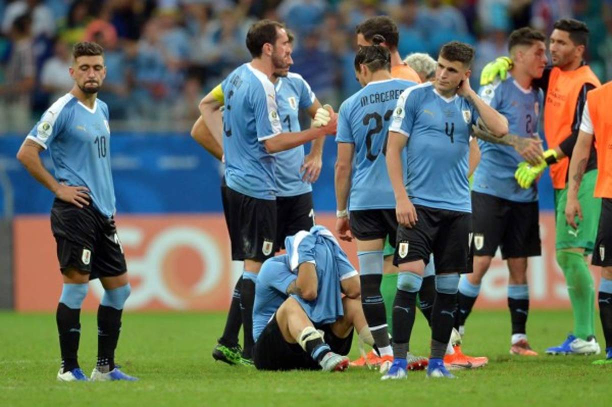 Luis Suárez rompió a llorar luego de fallar el penal que dejó fuera a Uruguay.