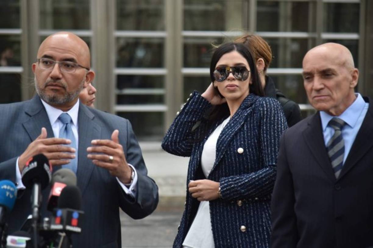 El letrado -corpulento, con la cabeza rapada y gafas- asumió la defensa de 'El Chapo' en septiembre de 2017, relevando a los dos abogados de oficio que tuvo en los primeros ocho meses. Mantiene frecuente comunicación con la esposa del capo, Emma Coronel.