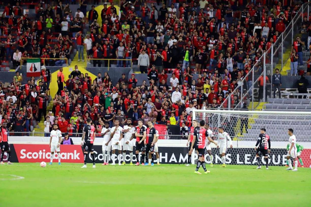 El Atlas fue una avalancha sobre la portería del Olimpia buscando la remontada hasta lograrlo.