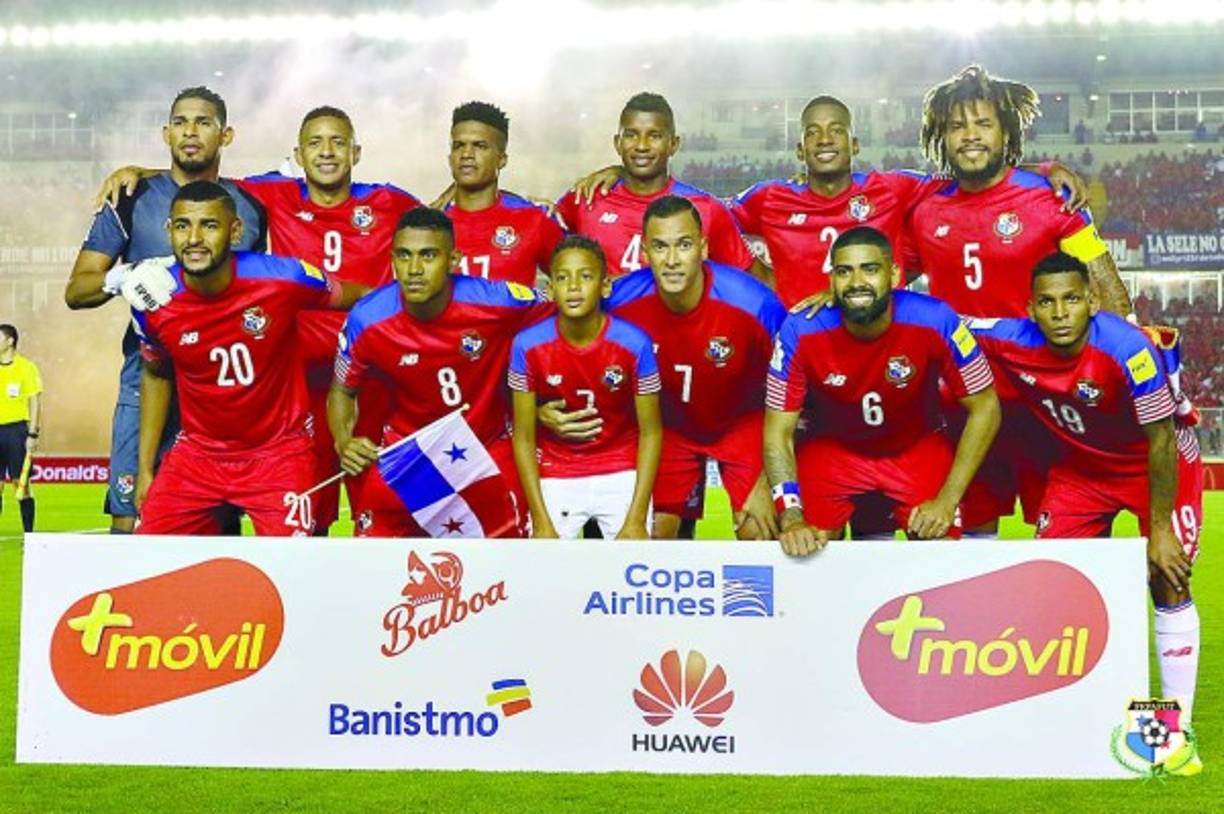 Panamá: 'La Marea Roja' - Debe este nombre a su uniforme, compuesto por camiseta, pantalones y medias de color rojo. Los antiguos uniformes de la Selección tenían el color azul pero ha ido desapareciendo de la equipación con el paso de los años. También son conocidos en algunos lugares como “los Canaleros” por el famoso Canal de Panamá, que une el océano Pacífico con el Atlántico.