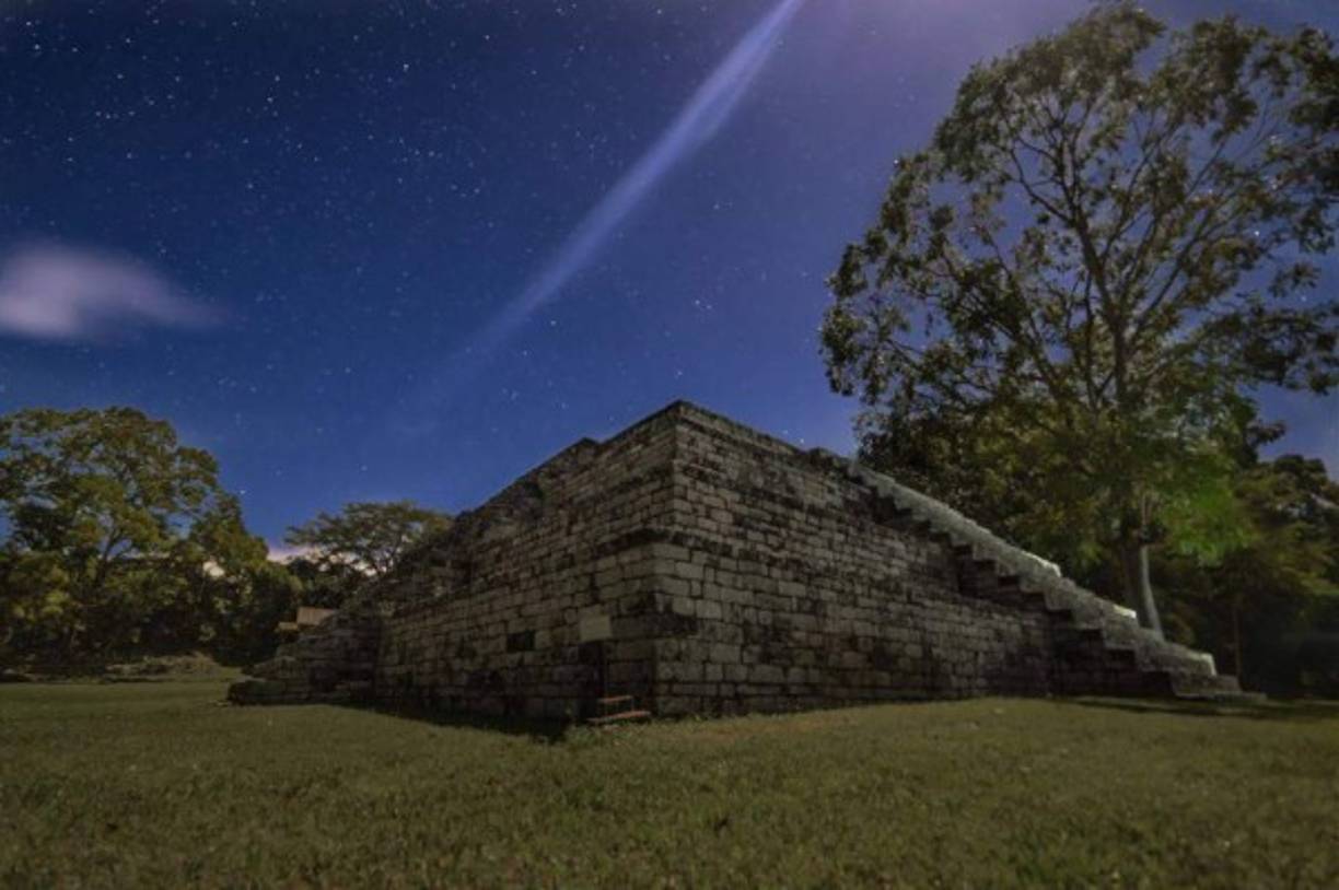 El encanto de Copán en la noche es indescriptible... Foto de Hiroki Kibe