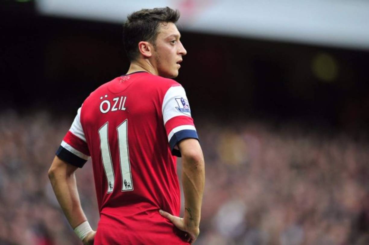 En caso de que Mesut Ozil pida su salida del Arsenal, Jose Mourinho buscaría traerlo al Manchester United en el mercado de verano
