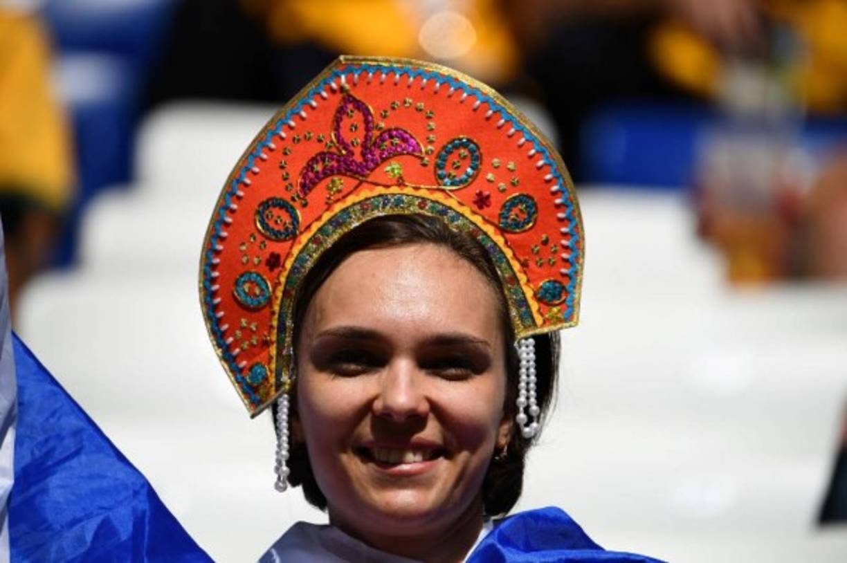 las rusas pusieron el ambiente en las afueras dle estadio.