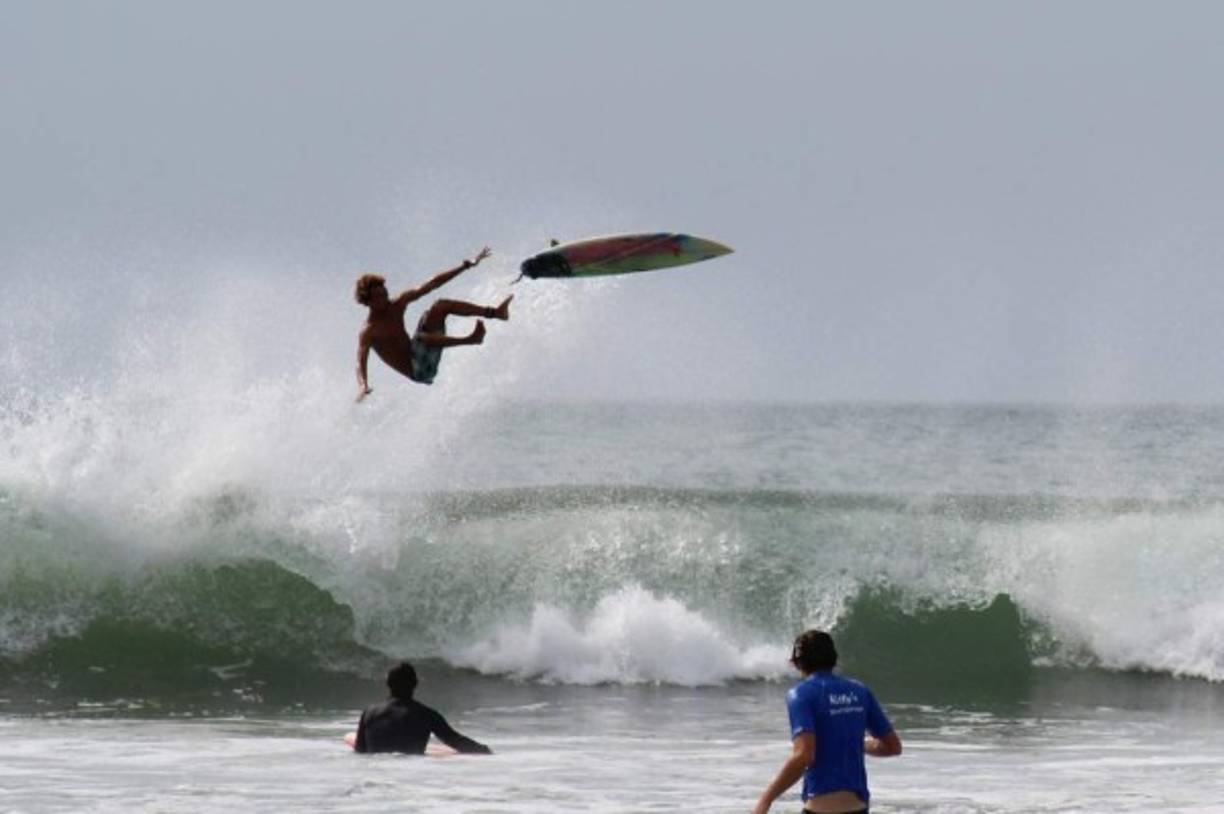 6. Playa Tamarindo - Tamarindo, Costa Rica<br/><br/>Tamarindo es un municipio de la provincia costarricense de Guanacaste, en la costa del Pacífico. <br/><br/>Es famoso por sus playas donde se practica mucho el surf, como playa Tamarindo y playa Langosta.<br/><br/>