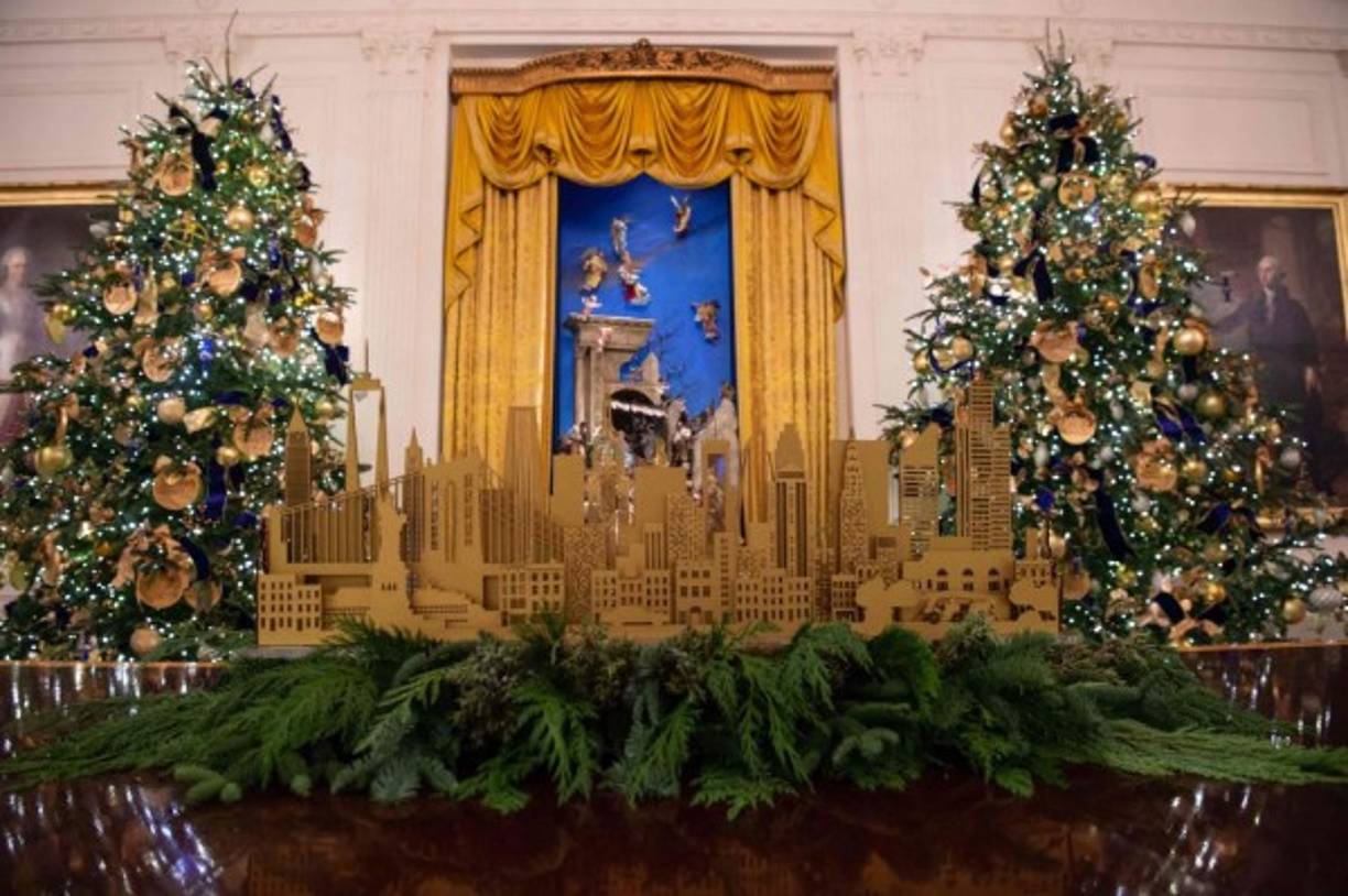 Cada rincón de la casa presidencial luce decoración alusiva a la Navidad.