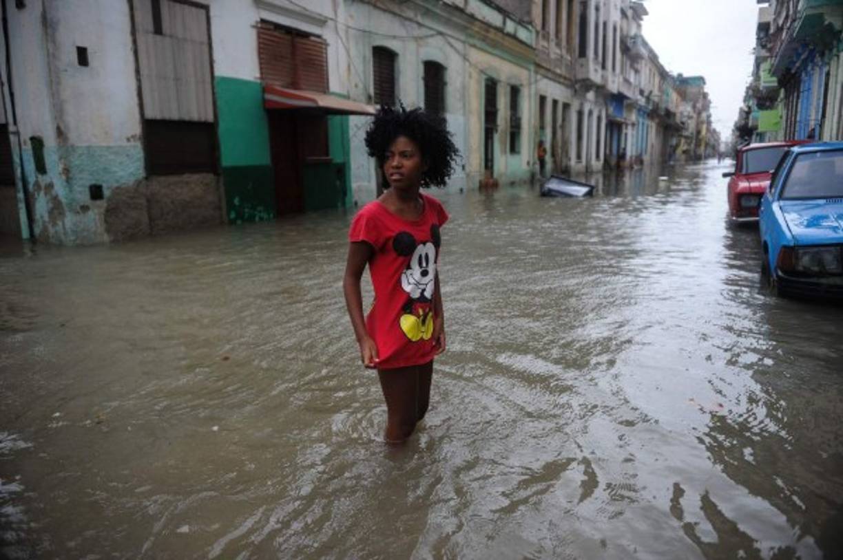 Se reportan daños en techos de algunas viviendas y en el tendido eléctrico, además de árboles caídos.