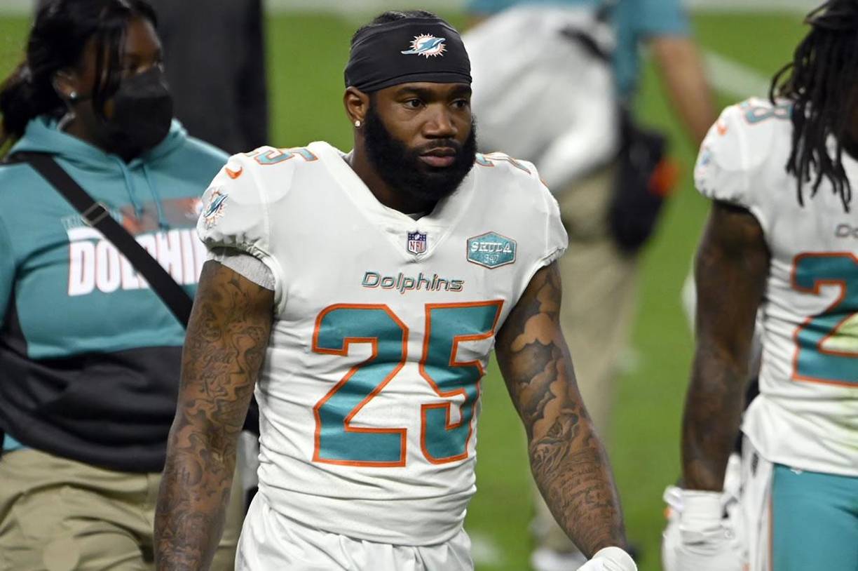 Los recientes problemas de Xavien Howard no son el primer caso en el que se enfrenta al escrutinio. En octubre pasado, se vio incluido en una demanda presentada en el condado de Broward, Florida. Una mujer, conocida como Jane Doe, afirmó haber contraído una ETS (Enfermedad de transmisión sexual) “incurable” de él.