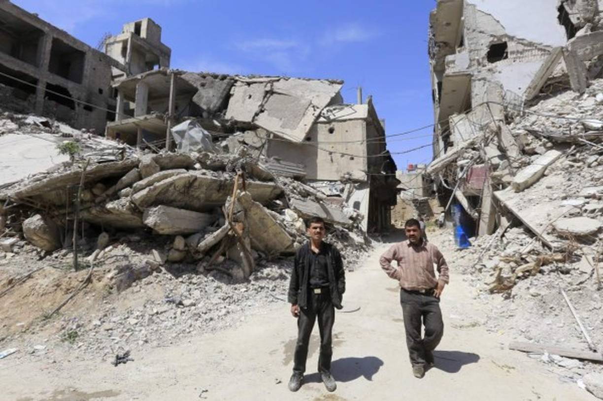 Estados Unidos, junto a dos de sus aliados, Francia y Reino Unido, ejecutó bombardeos selectivos contra objetivos militares del régimen en Siria el pasado viernes por la noche, destruyendo supuestas bases que almacenaban armas químicas. <br/><br/>El Gobierno sirio mostró a los medios de comunicación la destrucción ocasionada por los bombardeos.