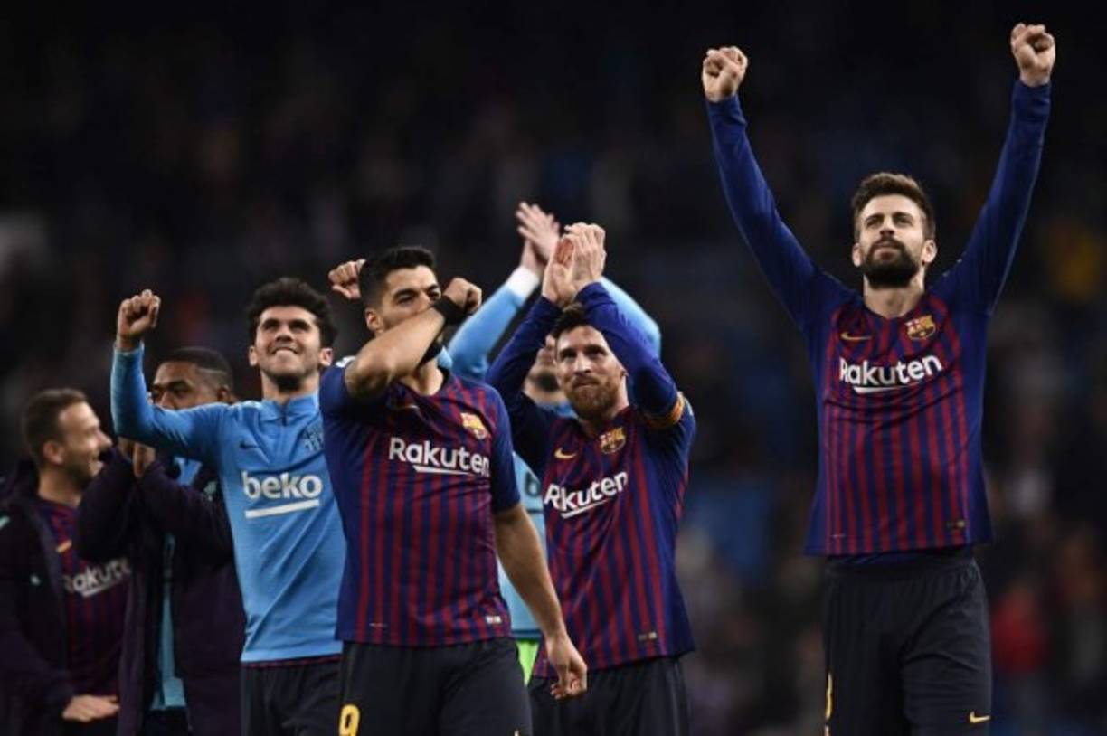 Tras el pitazo final, los jugadores del Barcelona festejaron una nueva victoria en el Santiago Bernabéu.