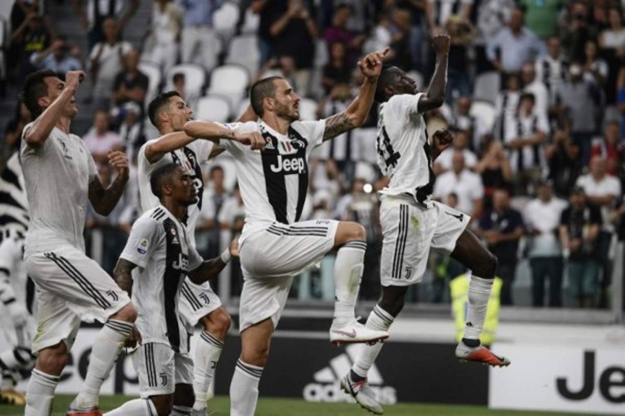 Tras el pitazo final, CR7 se fue con sus nuevos compañeros a festejar la victoria con la afición de la Juventus.