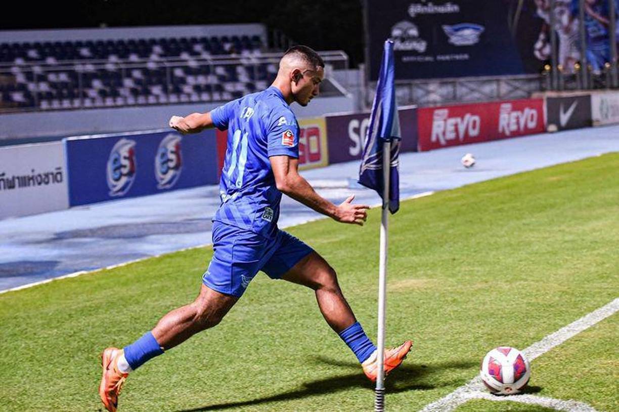 Ese equipo incluía a jugadores como Tammy Abraham y Fikayo Tomori, lo que generó una dura competencia y limitó sus minutos, así fue en búsqueda de un nuevo horizonte.