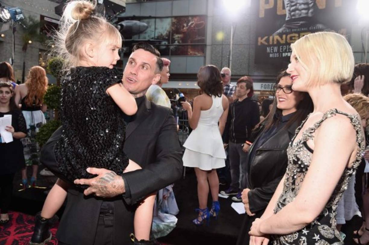 El elenco de 'Alicia a través del espejo' mira a hija de Pink, Willow Sage Hart.