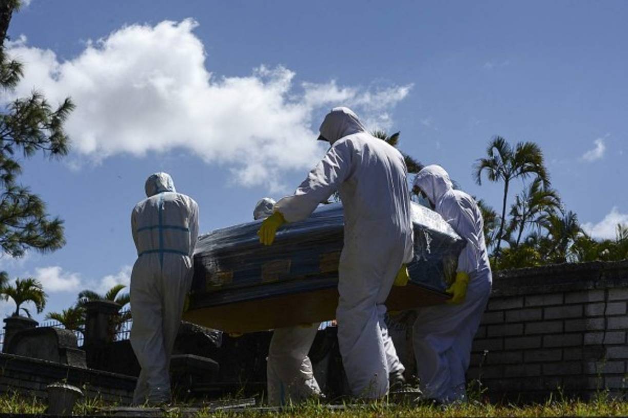 La noticia fue confirmada por su hija Nicol Flores, quien dijo que no podría velado.