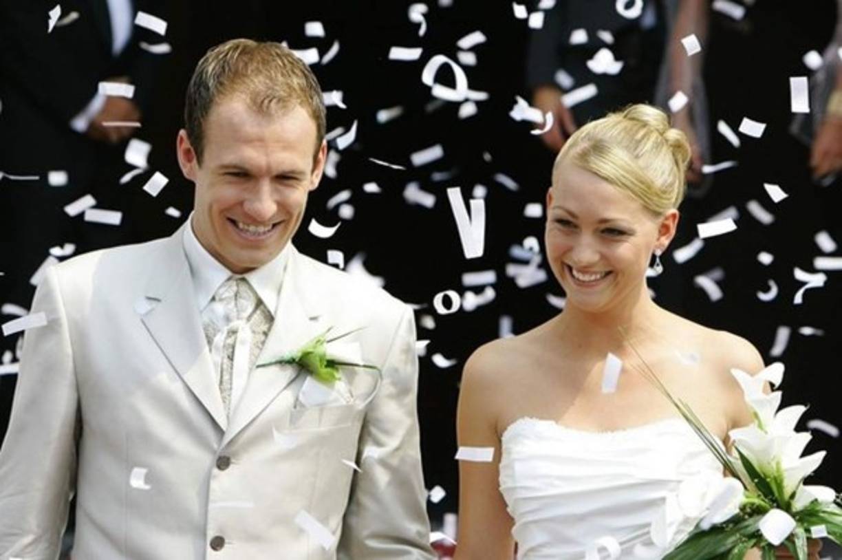 Bernadien Eillert (Esposa de Arjen Robben): Esta bella holandesa es la esposa del mediocampista del Bayern Múnich con quien se casó el 9 de junio de 2007.