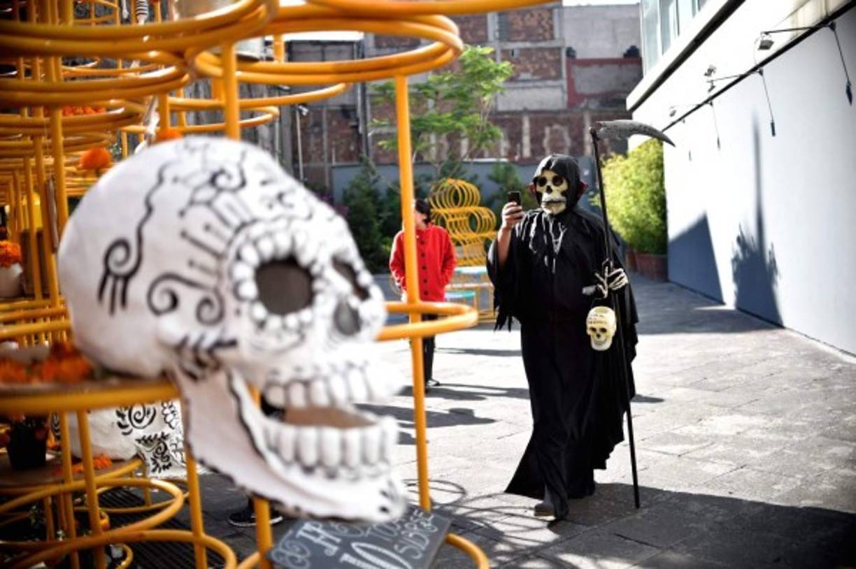 Calaveras por todos lados se observan en las calles de México.