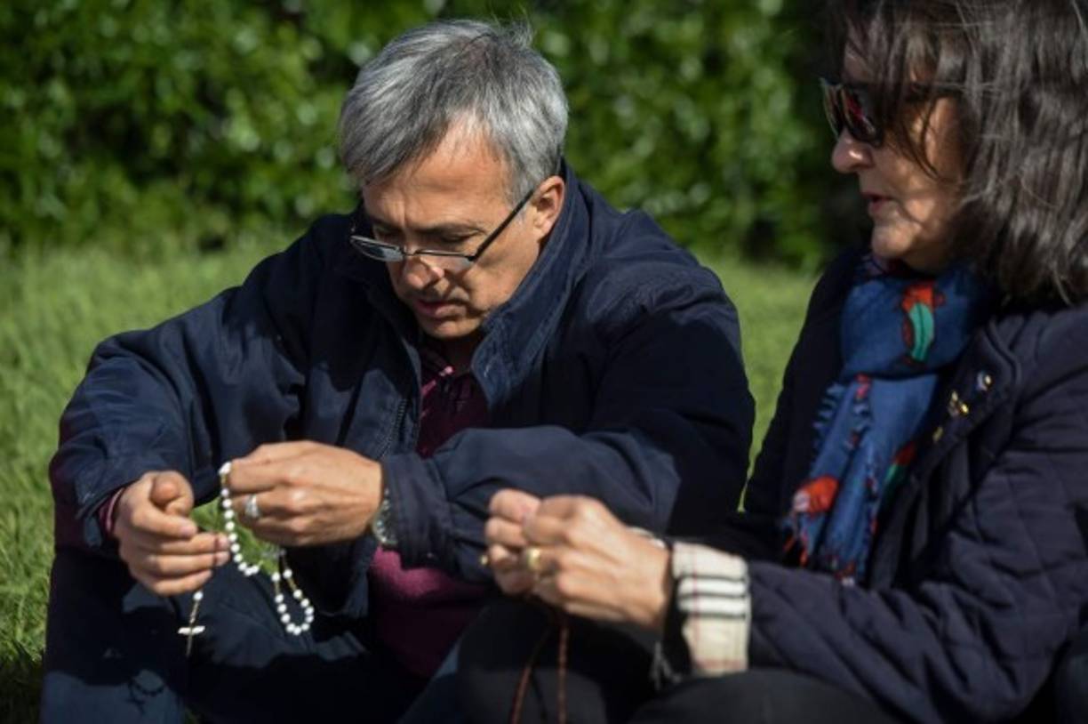 Tras haberse ilusionado con indicios que resultaron negativos, la incertidumbre de los familiares de los tirpulantes se transformó en angustia. 'Es una mezcla de sensaciones, dolor, impotencia, por momentos esperanza. La sensación es que nos van a decir hoy 'Ya llegan'', confesó María Morales, madre de Luis, uno de los tripulantes.