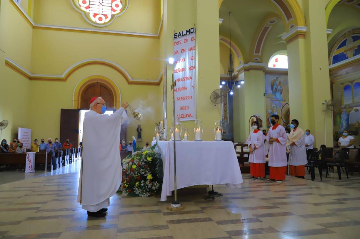 Misa de Domingo de Resurrección en San Pedro Sula. Fotografía: La Prensa / Melvin Cubas. 