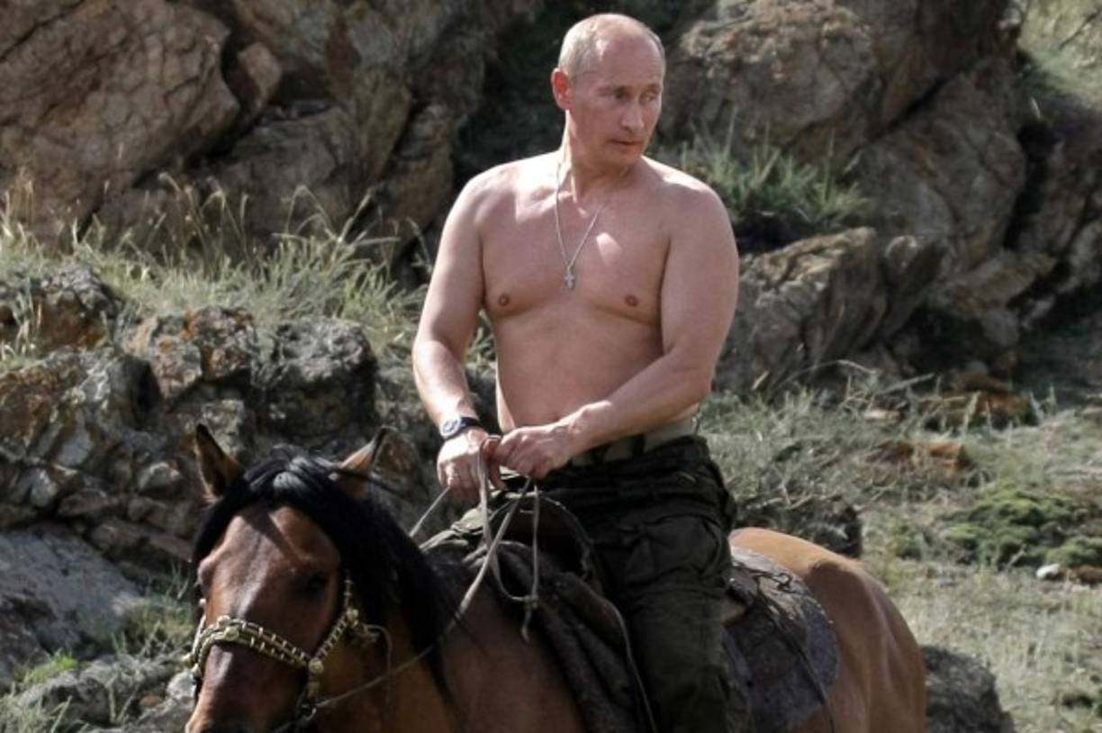 El calendario, producido por una editorial en San Petersburgo, recopiló las imágenes más reveladoras de Putin.