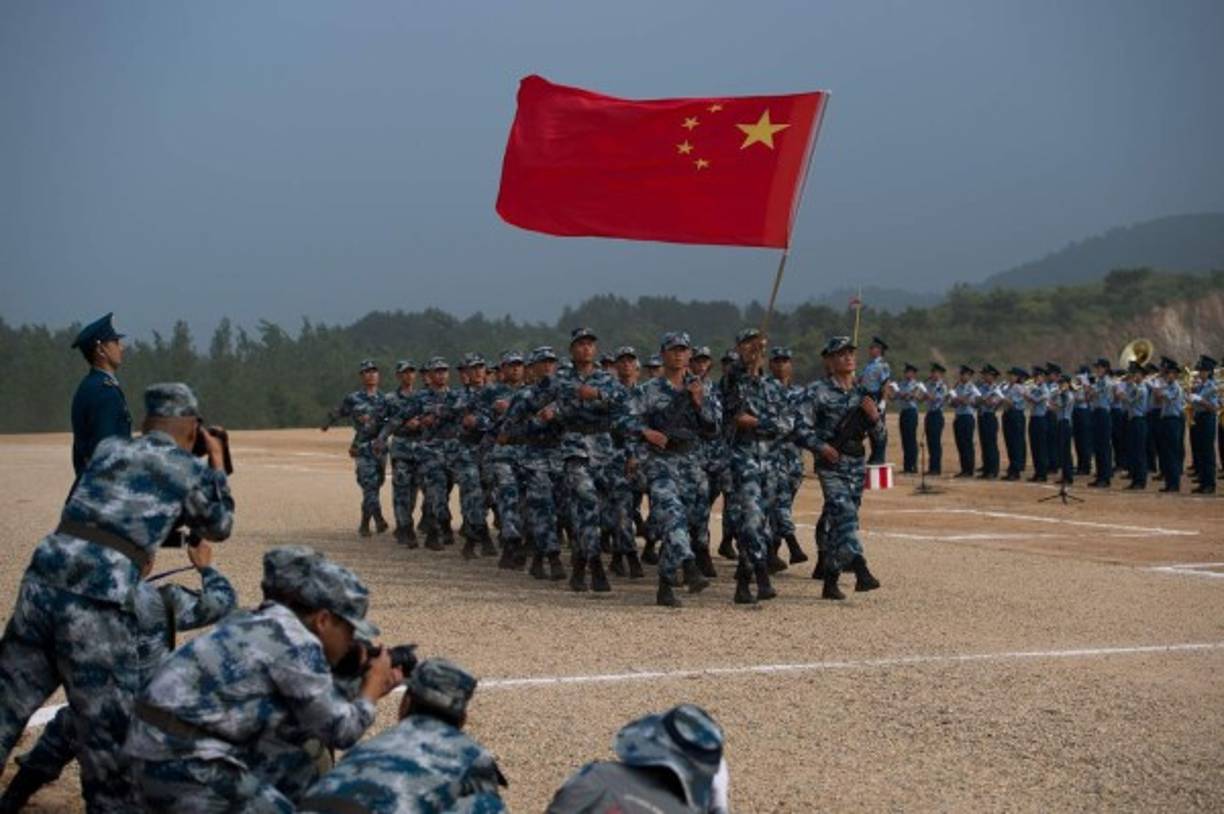 El ejército chino es una de las fuerzas militares más grandes del mundo con 2 millones de personal de servicio en activo.