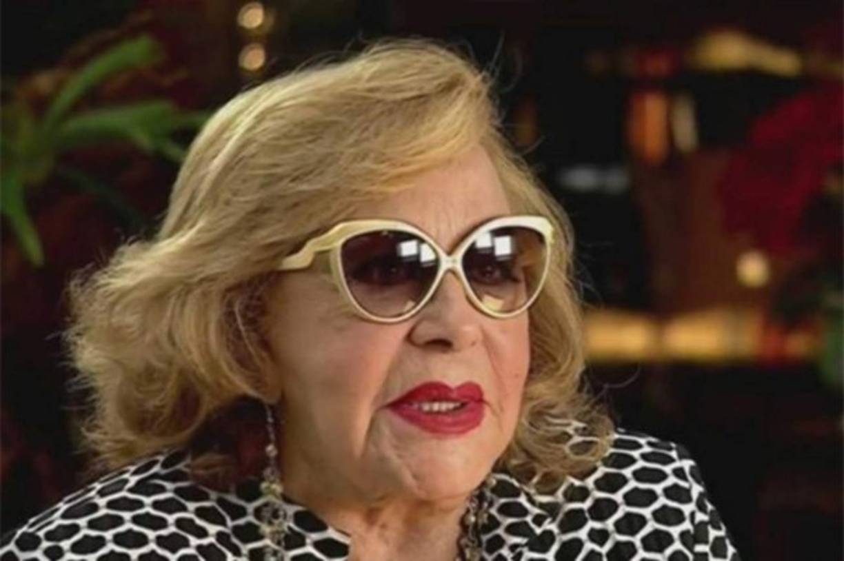 Silvia se casó con el actor y cantante Enrique Guzmán, ambos produjeron y estelarizaron el programa de variedades titulado Silvia y Enrique (un programa cómico-musical en el estilo de The Sonny & Cher Comedy Hour), el cual duró con éxito cuatro años al aire (1968-1972). <br/><br/>El éxito del show televisivo también llevo a Pinal y Guzmán realizar su propio show en cabaret.