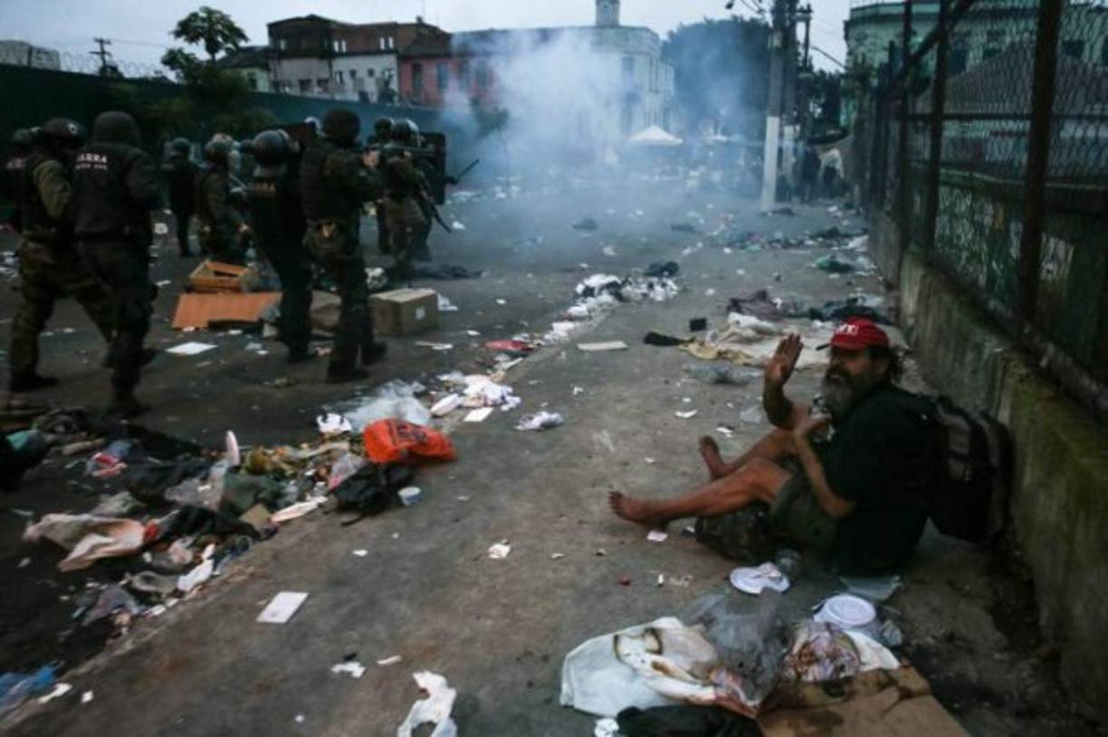 Cerca de medio millar de policías detuvo a unas 40 personas el pasado domingo en una operación en la denominada como la 'tierra del crac', donde conviven traficantes y adictos y actúa como mercado de drogas en el centro de Sao Paulo.