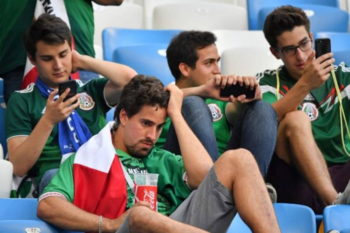 Llanto mexicano en el Samara Stadium. Los aficionados llegaban con la ilusión de llegar al ansiado quinto partido. Foto AFP