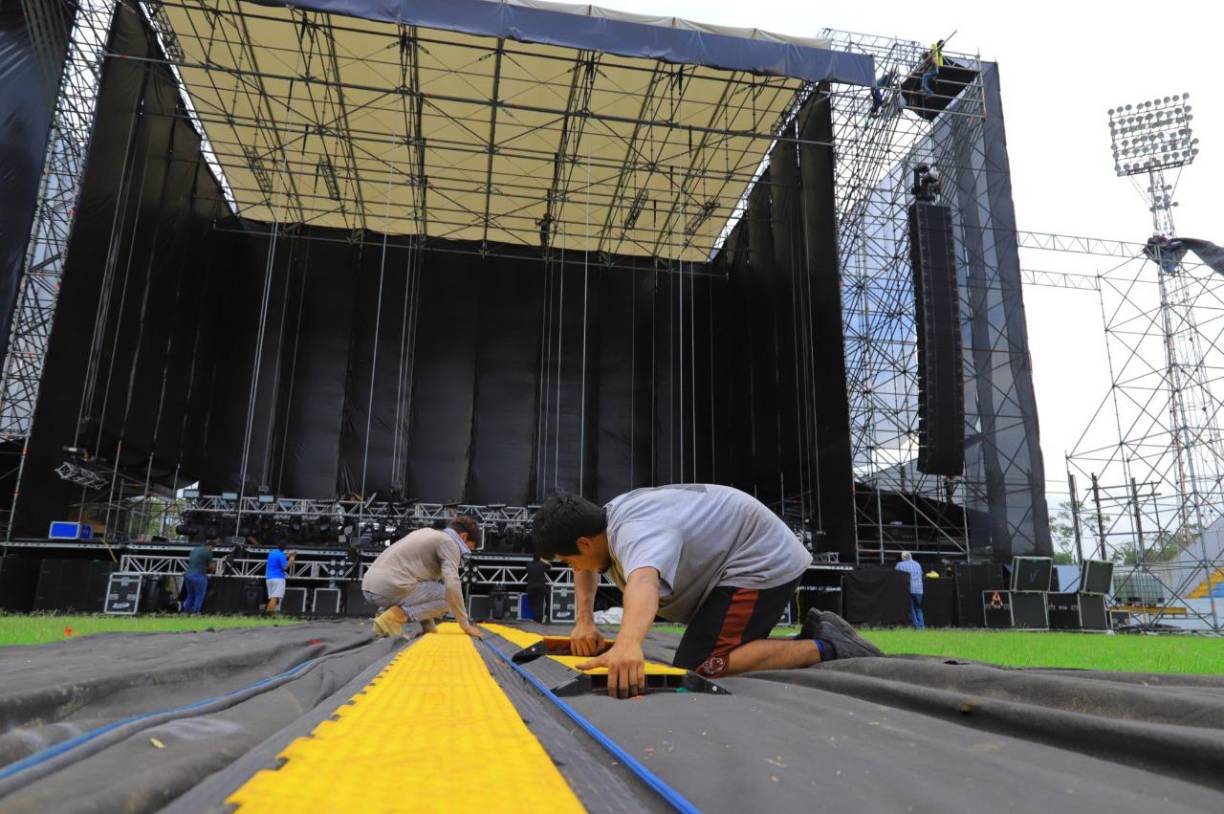 “Nos sentimos felices de poder cumplir con el pueblo hondureño la realización del concierto tan esperando de Marco Antonio Solís, y es que hace 2 años la alerta por la pandemia del Covid-19 nos hizo posponer de último momento ambas presentaciones, ya estando el artista en el país y teniendo todo el montaje listo para ustedes, pero ahora el momento llegó, y les prometemos una experiencia llena de amor y romanticismo, que la música de este gran artista provoca en todo aquel que lo escucha”, compartió el gerente general de Vivo Producciones, Andrés García Manzo.