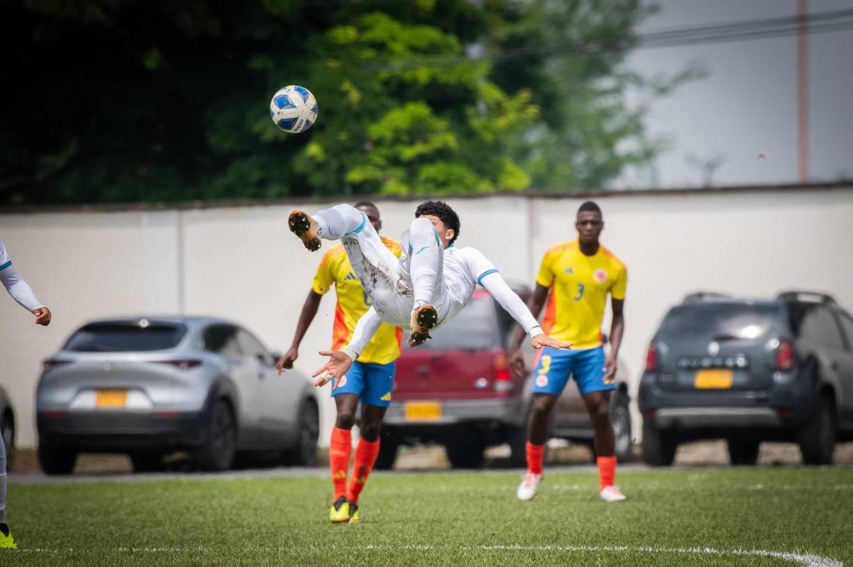 El Premundial Sub-20 se desarrollará en las ciudades de Celaya e Irapuato. Competirán 12 selecciones, dividadas en 3 grupos, por 4 boletos al Mundial de Chile. EL CALENDARIO DE HONDURAS* Sábado 20 de julio / Estadio Sergio León Chávez, IrapuatoRepública Dominicana vs. El SalvadorHonduras vs. Canadá* Martes 23 de julio / Estadio Sergio León Chávez, IrapuatoCanadá vs. República DominicanaEl Salvador vs. Honduras* Viernes 26 de julio / Estadio Sergio León Chávez, IrapuatoEl Salvador vs. CanadáHonduras vs. República Dominicana