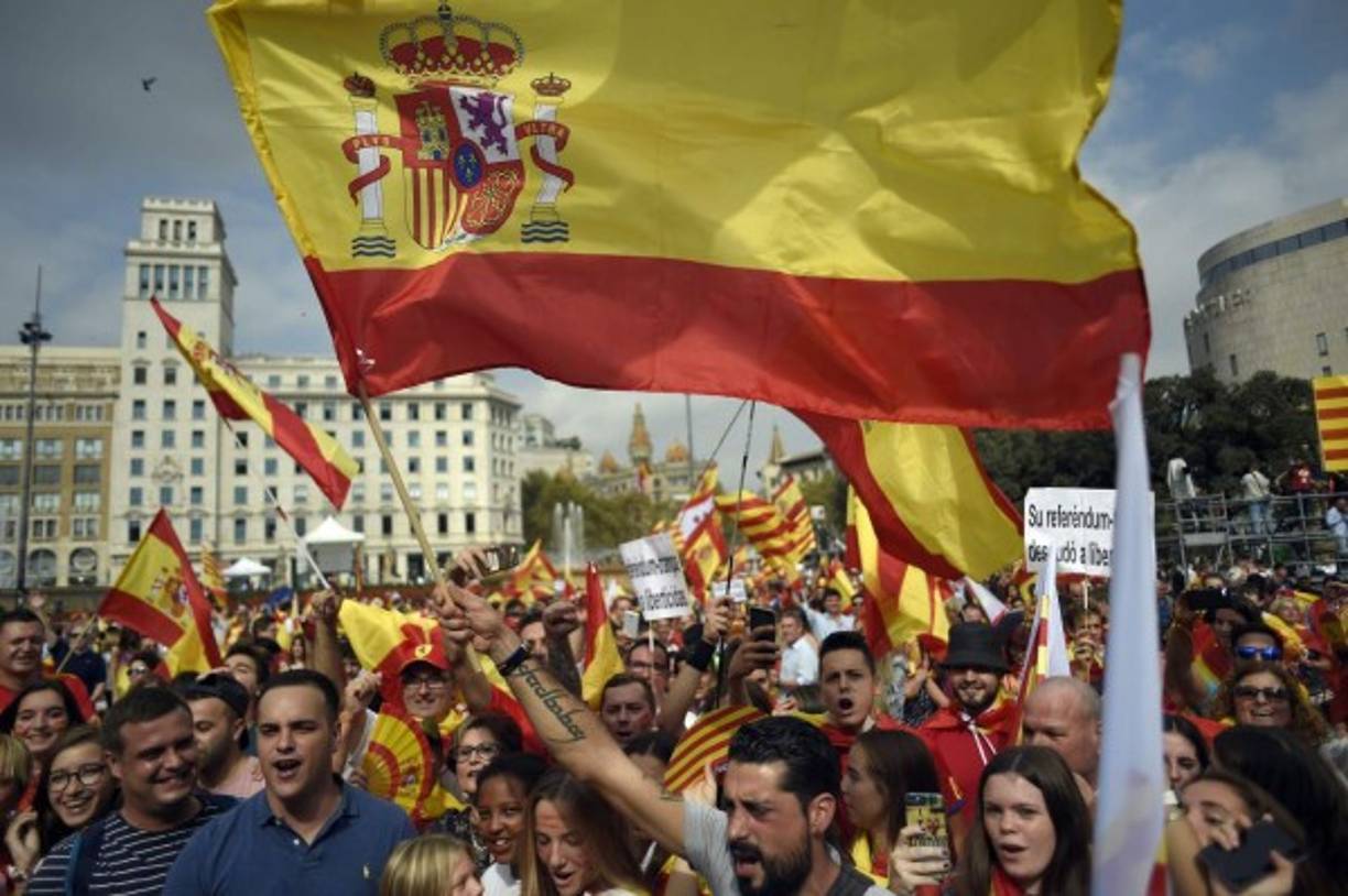 La Comisión Europea pidió 'pleno respeto del orden constitucional español' y París, Berlín y Roma denunciaron el carácter 'ilegal' e 'inaceptable' de una declaración de independencia.