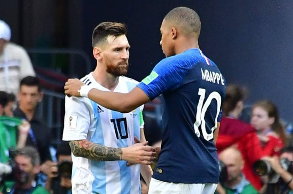 Mbappé despachó a Messi este sábado, anotó dos goles y opacoó por completo a La Pulga.