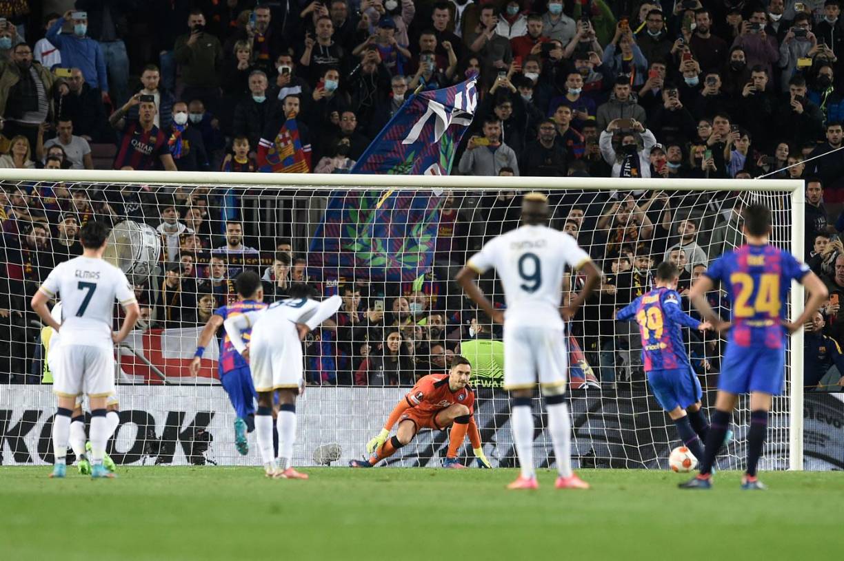 El lanzamiento de once metros de Ferran Torres para empatar el duelo 1-1 para el Barcelona.