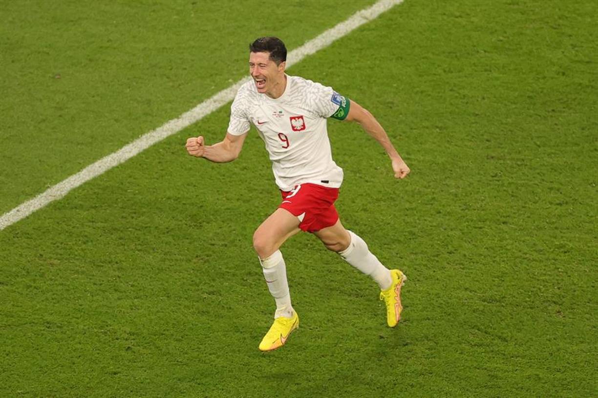 Lewandowski se volvió loco y fue a celebrar el tanto.