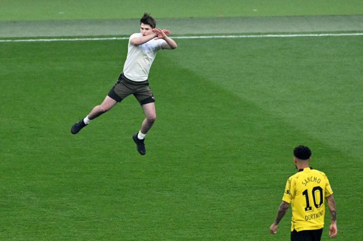 El relator de ESPN, Mariano Closs, relató lo que sucedió mientras la transmisión oficial evitaba captar las imágenes.