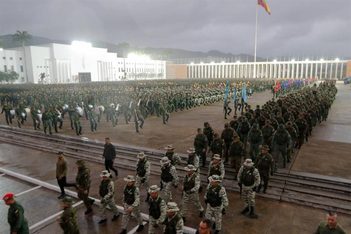 Según informó la Fuerza Armada Nacional Bolivariana (FANB), los ejercicios militares, que comenzaron el miércoles y concluyen este jueves, involucran a unos 150.000 efectivos en todo su territorio con miras a la defensa del “orden interno” para hacer “inexpugnable” el país caribeño.