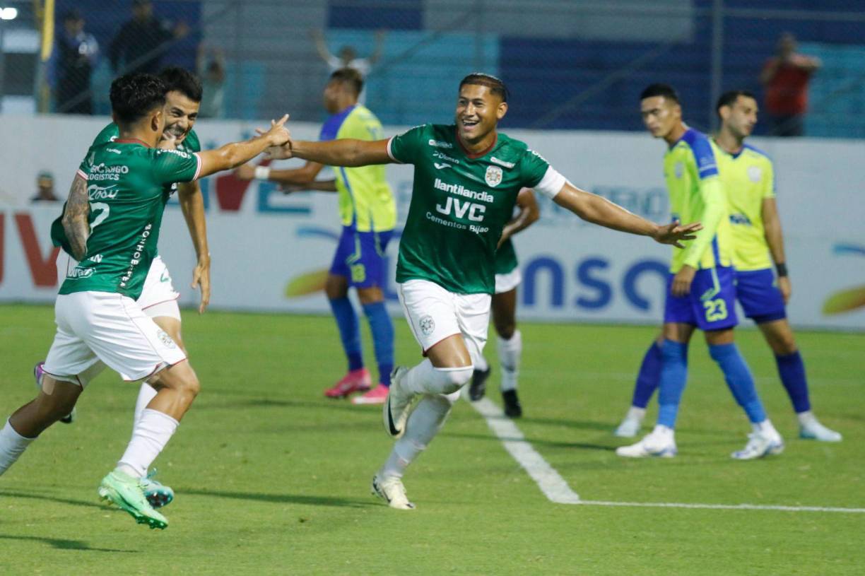No tardó mucho y poco después, Javier Rivera aprovechó para anotar su primer gol en el Apertura 2024 y poner el 2-0 del encuentro antes de los 10 minutos.