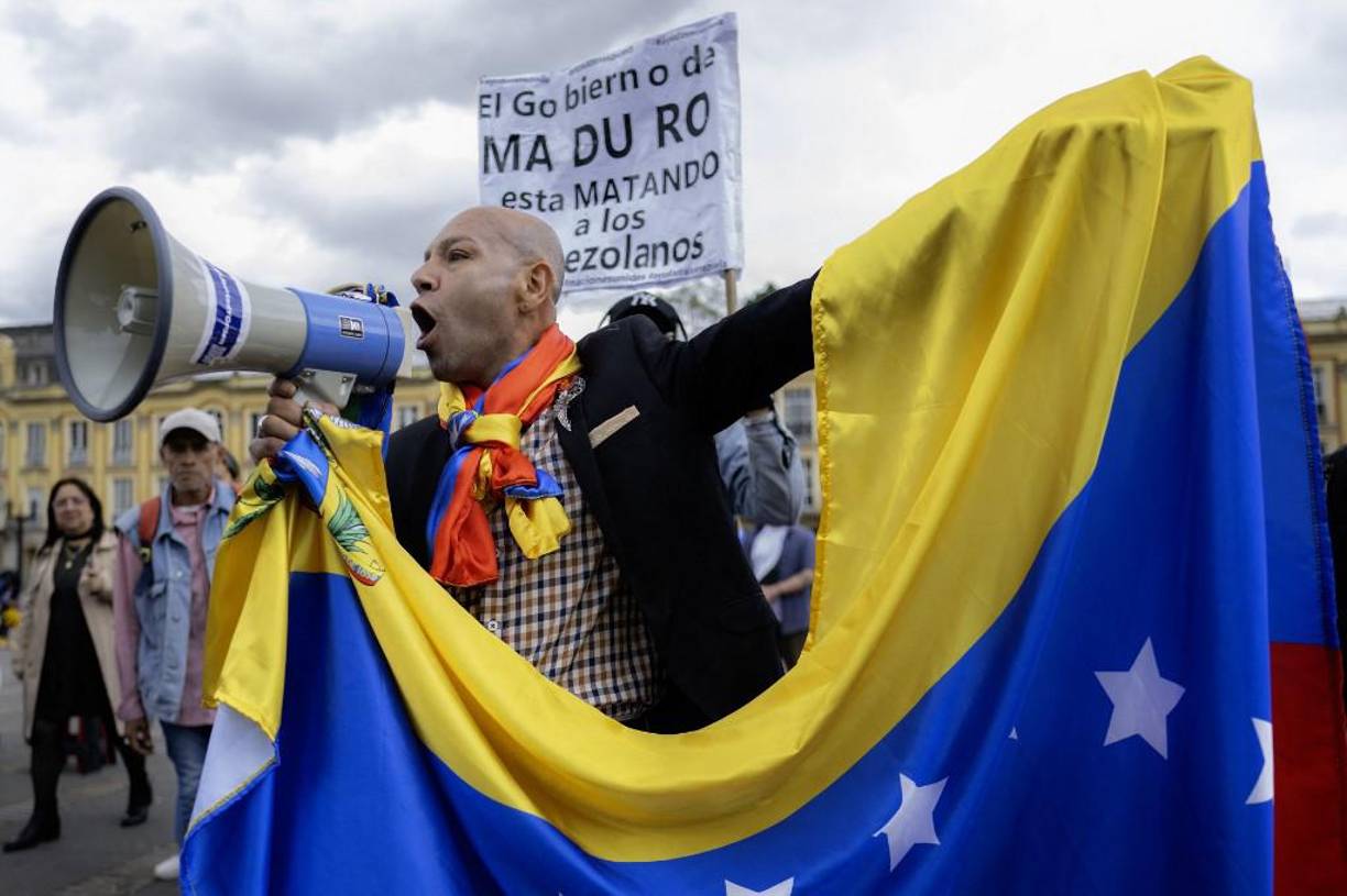 Sobre un camión, vestida con una camiseta blanca en una concentración, lanzó el mensaje que se escuchó en Bogotá: “¡Nunca hemos estado tan fuertes!”.